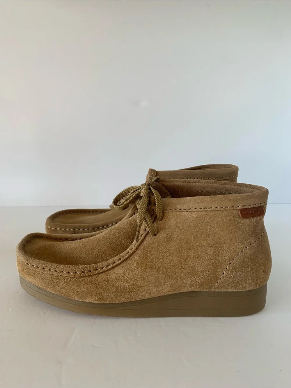 NEW Clark’s Wallaston Dark Sand Suede Chukka Moccasin Boot Men’s Size 9 NWOB
